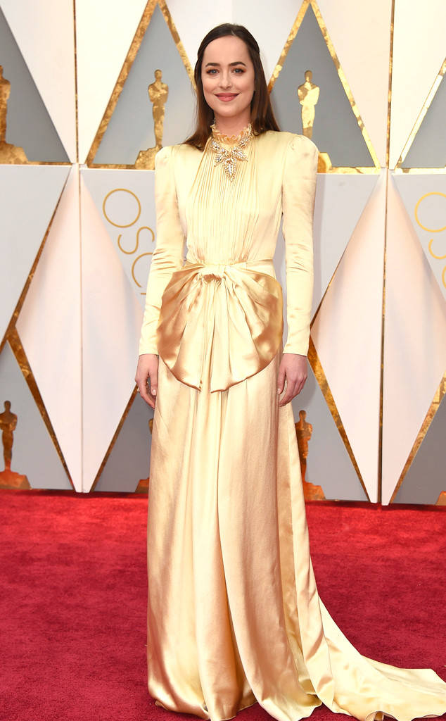 Diva Dakota Johnson at the Oscars 2017 - 50 Shades of Grey Star